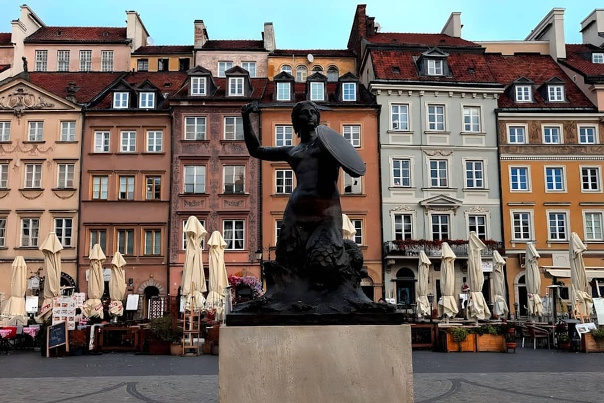 Warsaw: Phoenix of the North – Culture, Cocktails & Cool Vibes