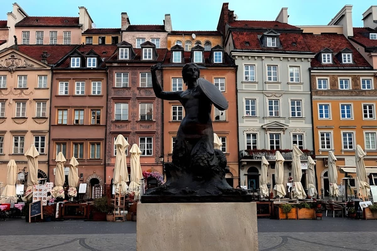 Warsaw: Phoenix of the North – Culture, Cocktails & Cool Vibes